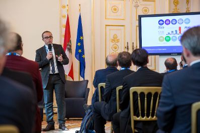 Am 8. September 2016 er&ouml;ffnet Staatssekret&auml;rin Muna Duzdar gemeinsam mit dem Direktor der Firma Atos, Gerald Gerstbauer, die Veranstaltung Sicherheitsforum. Im Bild G&uuml;nter Koinegg.