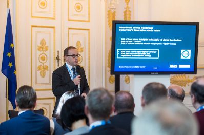 Am 8. September 2016 er&ouml;ffnet Staatssekret&auml;rin Muna Duzdar gemeinsam mit dem Direktor der Firma Atos, Gerald Gerstbauer, die Veranstaltung Sicherheitsforum. Im Bild G&uuml;nter Koinegg.