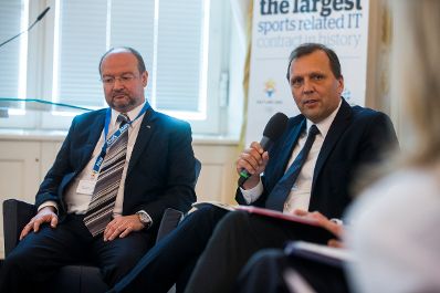 Am 8. September 2016 er&ouml;ffnet Staatssekret&auml;rin Muna Duzdar gemeinsam mit dem Direktor der Firma Atos, Gerald Gerstbauer, die Veranstaltung Sicherheitsforum. Im Bild Leopold L&ouml;schl (l.) und Roland Ledinger (r.).