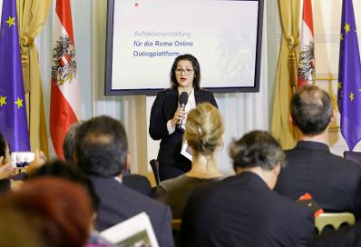 Am 28. September 2016 fand die Auftaktveranstaltung f&uuml;r die Roma Online Dialogplattform statt. Im Bild die Moderatorin Gilda-Nancy Horvath.