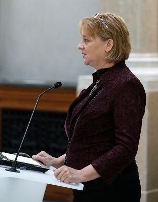 Am 6. Oktober fand die Auftaktveranstaltung zum &Ouml;sterreichischen Verwaltungspreis 2017 statt. Im Bild Ursula Rosenbichler bei ihrem Beitrag zum Thema "Der 7. Verwaltungspreis - Umsetzungserfolge".
