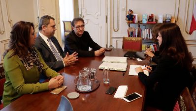 Am 3. November 2016 empfing Staatssekret&auml;rin Muna Duzdar (r.) den t&uuml;rkischen Nationalratsabgeordneten Hilmi Yarayici (l.) zu einem Arbeitsgespr&auml;ch.