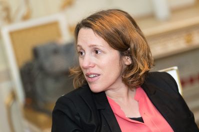 Am 8. November 2016 lud Staatssekret&auml;rin Muna Duzdar zu einem Round Table #GegenHassimNetz.