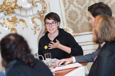 Am 8. November 2016 lud Staatssekret&auml;rin Muna Duzdar zu einem Round Table #GegenHassimNetz.