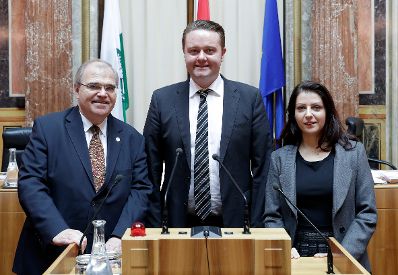 Am 16. November 2016 nahm Staatssekret&auml;rin Muna Duzdar (r.) an der Enquete des Bundesrates zum Thema &quot;#DigitaleCourage&quot; teil. Im Bild mit Wolfgang Brandstetter (l.) Bundesminister f&uuml;r Justiz und Mario Lindner (m.), Pr&auml;sident des Bundesrats.