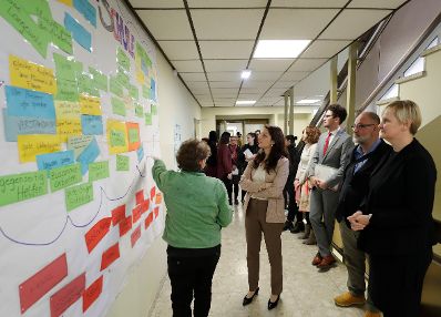 Am 21. November 2016 besuchte Staatssekret&auml;rin Muna Duzdar (im Bild) das Jugendcollege der Stadt Wien.