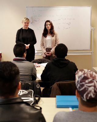 Am 21. November 2016 besuchte Staatssekret&auml;rin Muna Duzdar (r.) das Jugendcollege der Stadt Wien. Im Bild mit Sandra Frauenberger (l.), Stadtr&auml;tin f&uuml;r Integration.
