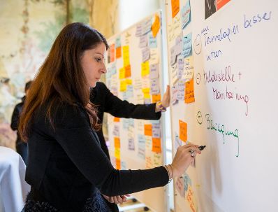 Am 28. November 2016 fand der Vernetzungs- und Workshoptag &quot;#GegenHassimNetz&quot; statt. Im Bild Staatssekret&auml;rin Muna Duzdar.