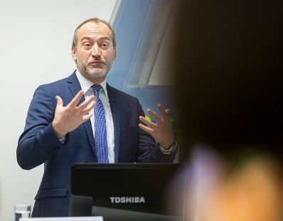 Am 15. Dezember 2016 nahm Staatssekret&auml;rin Muna Duzdar an einem Pressegespr&auml;ch zum Thema 5 Jahre &quot;Internet f&uuml;r Alle&quot; teil. Im Bild Alejandro Plater, Gesch&auml;ftsf&uuml;hrer Telekom Austria Group.