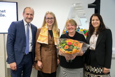 Am 15. Dezember 2016 nahm Staatssekret&auml;rin Muna Duzdar (r.) an einem Pressegespr&auml;ch zum Thema 5 Jahre &quot;Internet f&uuml;r Alle&quot; teil. Im Bild mit (v.l.n.r.) Alejandro Plater, Gesch&auml;ftsf&uuml;hrer Telekom Austria Group und Margarete Schramb&ouml;ck, Gesch&auml;ftsf&uuml;hrerin A1.