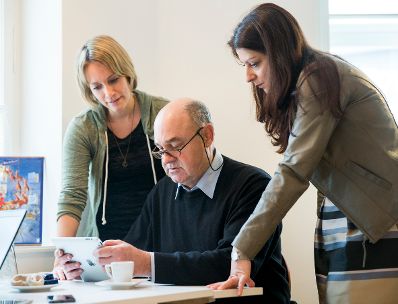 Am 19. Dezember 2016 besuchte Staatssekret&auml;rin Muna Duzdar (r.) die Initiative &quot;qualit&auml;tszeit&quot;.