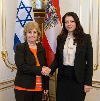 Am 22. Dezember 2016 empfing Staatssekret&auml;rin Muna Duzdar (r.) die israelische Botschafterin Talya Lador-Fresher (l.) bei ihrem Antrittsbesuch.