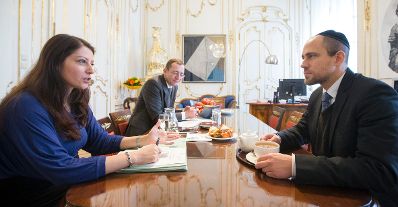 Am 13. J&auml;nner 2017 empfing Staatssekret&auml;rin Muna Duzdar (l.) den Gemeinderabbiner der Israelitischen Kultusgemeinde Wien Schlomo Hofmeister (r.) zu einem Arbeitsgespr&auml;ch.