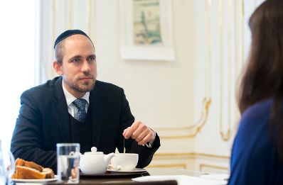Am 13. J&auml;nner 2017 empfing Staatssekret&auml;rin Muna Duzdar den Gemeinderabbiner der Israelitischen Kultusgemeinde Wien Schlomo Hofmeister (im Bild) zu einem Arbeitsgespr&auml;ch.