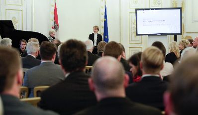 Am 17. J&auml;nner 2017 bestellte der Bundeskanzler Vertreterinnen und Vertreter der Wirtschaft zu Mitgliedern der bei der Bundesanstalt "Statistik &Ouml;sterreich" eingerichteten Wirtschaftskurie. Im Bild Sektionschefin Nicole Bayer.