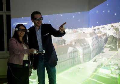 Am 18. J&auml;nner 2017 stellten Staatssekret&auml;rin Muna Duzdar (l.) und Staatssekret&auml;r Harald Mahrer (r.) die Initiative "Digital Roadmap Austria" in den R&auml;umlichkeiten der Meixner Vermessungs ZT GmbH vor.