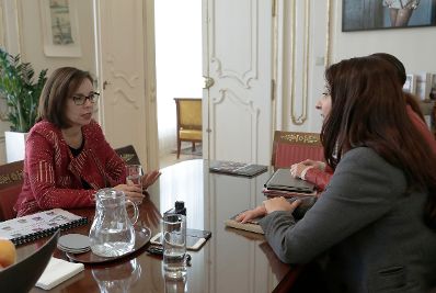Am 14. Februar 2017 empfing Staatssekret&auml;rin Muna Duzdar (r.) die Pr&auml;sidentin des &Ouml;sterreichischen Patentamts Mariana Karepova (l.) zu einem Arbeitsgespr&auml;ch.