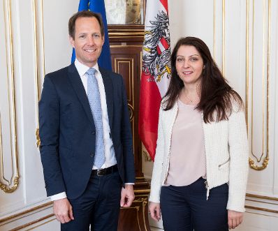 Am 11. April 2017 empfing Staatssekret&auml;rin Muna Duzdar (r.) den Leiter der UNHCR Christoph Pinter (l.) zu einem Arbeitsgespr&auml;ch.