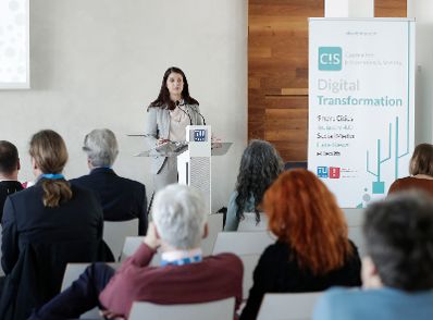 Am 24. April 2017 nahm Staatssekret&auml;rin Muna Duzdar (im Bild) am Symposium zum Thema &quot;Digitale Transformation&quot; an der Technischen Universit&auml;t Wien teil.