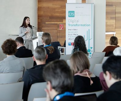 Am 24. April 2017 nahm Staatssekret&auml;rin Muna Duzdar (im Bild) am Symposium zum Thema &quot;Digitale Transformation&quot; an der Technischen Universit&auml;t Wien teil.