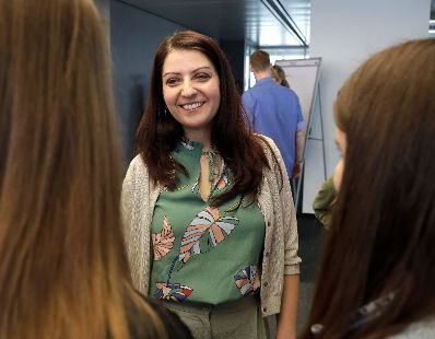 Am 27. April 2017 besuchte Staatssekret&auml;rin Muna Duzdar (im Bild) anl&auml;&szlig;lich des Girls' Day das IBM &Ouml;sterreich.