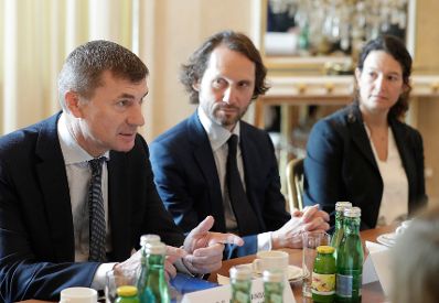 Am 2. Juni 2017 nahm Staatssekret&auml;rin Muna Duzdar an der Pr&auml;sentation &quot;E-Government Austria - today and tomorrow&quot; teil. Im Bild Andrus Ansip (l.), Vizepr&auml;sident der Europ&auml;ischen Kommission und Kommissar f&uuml;r den digitalen Binnenmarkt.