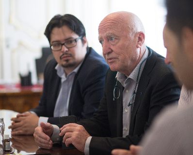 Am 2. Juni 2017 lud Staatssekret&auml;rin Muna Duzdar (im Bild) zu einer Besprechung zum Thema &quot;Hass im Netz&quot; in ihr B&uuml;ro.