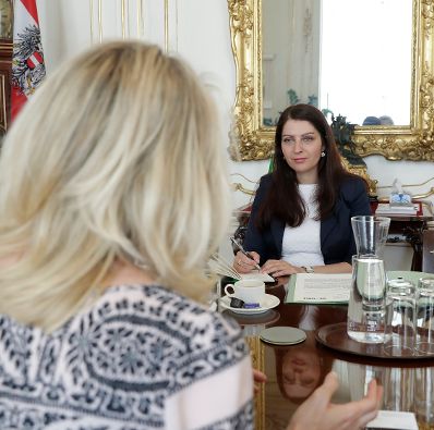 Am 12. Juni 2017 empfing Staatssekret&auml;rin Muna Duzdar (im Bild) die Gesch&auml;ftsf&uuml;hrerin der Wiener Tafel Alexandra Gruber.