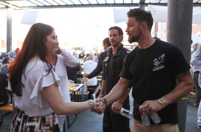 Am 14. Juni 2017 besuchte Staatssekret&auml;rin Muna Duzdar das Hoffest der WEGA in der Rossauer Kaserne.