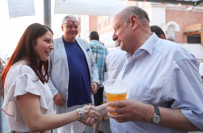 Am 14. Juni 2017 besuchte Staatssekret&auml;rin Muna Duzdar das Hoffest der WEGA in der Rossauer Kaserne.