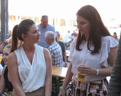 Am 14. Juni 2017 besuchte Staatssekret&auml;rin Muna Duzdar das Hoffest der WEGA in der Rossauer Kaserne.