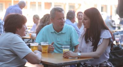 Am 14. Juni 2017 besuchte Staatssekret&auml;rin Muna Duzdar das Hoffest der WEGA in der Rossauer Kaserne.