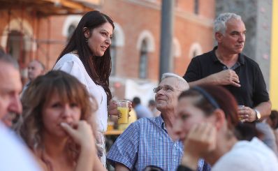 Am 14. Juni 2017 besuchte Staatssekret&auml;rin Muna Duzdar das Hoffest der WEGA in der Rossauer Kaserne.