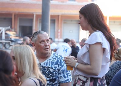 Am 14. Juni 2017 besuchte Staatssekret&auml;rin Muna Duzdar das Hoffest der WEGA in der Rossauer Kaserne.