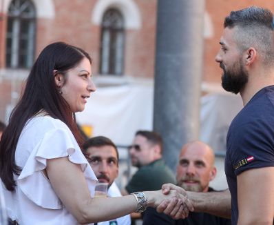 Am 14. Juni 2017 besuchte Staatssekret&auml;rin Muna Duzdar das Hoffest der WEGA in der Rossauer Kaserne.