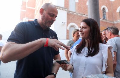Am 14. Juni 2017 besuchte Staatssekret&auml;rin Muna Duzdar das Hoffest der WEGA in der Rossauer Kaserne.