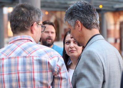 Am 14. Juni 2017 besuchte Staatssekret&auml;rin Muna Duzdar das Hoffest der WEGA in der Rossauer Kaserne.