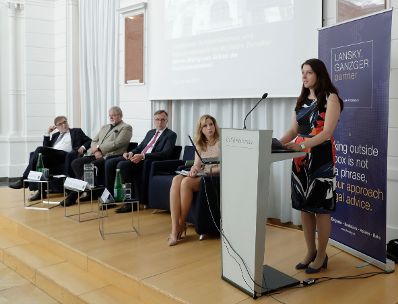 Am 20. Juni 2017 er&ouml;ffnete Staatssekret&auml;rin Muna Duzdar (im Bild) die Konferenz "Antisemitismus und Hasskriminalit&auml;t im digitalen Zeitalter".