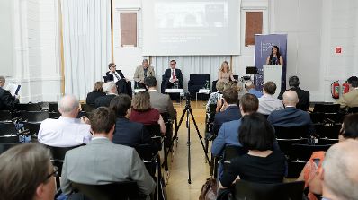 Am 20. Juni 2017 er&ouml;ffnete Staatssekret&auml;rin Muna Duzdar (im Bild) die Konferenz "Antisemitismus und Hasskriminalit&auml;t im digitalen Zeitalter".