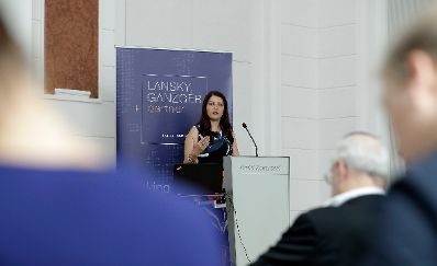 Am 20. Juni 2017 er&ouml;ffnete Staatssekret&auml;rin Muna Duzdar (im Bild) die Konferenz "Antisemitismus und Hasskriminalit&auml;t im digitalen Zeitalter".