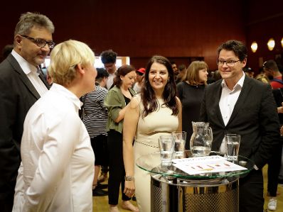 Am 3. Juli 2017 nahm Staatssekret&auml;rin Muna Duzdar (m.r.) an der Veranstaltung 1. Jahr Jugendcollege teil.