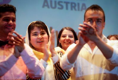 Am 3. Juli 2017 nahm Staatssekret&auml;rin Muna Duzdar (m.r.) an der Veranstaltung 1. Jahr Jugendcollege teil.