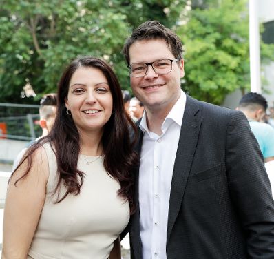 Am 3. Juli 2017 nahm Staatssekret&auml;rin Muna Duzdar (l.) an der Veranstaltung 1. Jahr Jugendcollege teil.