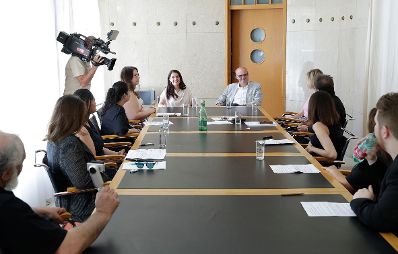 Am 11. Juli 2017 besuchte Staatssekret&auml;rin Muna Duzdar (im Bild) das Roma Medienausbildungsprojekt im ORF Funkhaus.