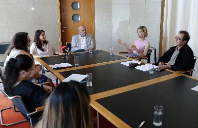 Am 11. Juli 2017 besuchte Staatssekret&auml;rin Muna Duzdar (im Bild) das Roma Medienausbildungsprojekt im ORF Funkhaus.