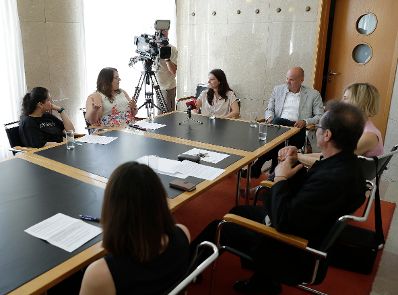 Am 11. Juli 2017 besuchte Staatssekret&auml;rin Muna Duzdar (im Bild) das Roma Medienausbildungsprojekt im ORF Funkhaus.