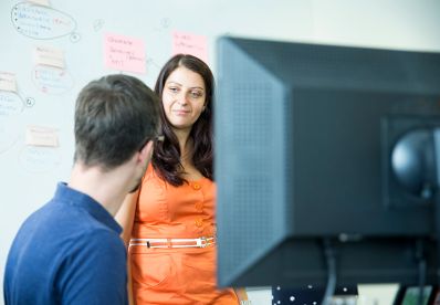 Am 10. August 2017 besuchte Staatssekret&auml;rin Muna Duzdar (im Bild) das Startup Unternehmen Parkbob.