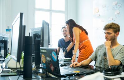 Am 10. August 2017 besuchte Staatssekret&auml;rin Muna Duzdar das Startup Unternehmen Parkbob.