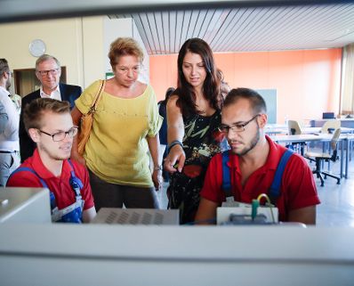 Am 30. August 2017 besuchte Staatssekret&auml;rin Muna Duzdar eine &Ouml;BB Lehrwerkstatt in Wien-Floridsdorf.