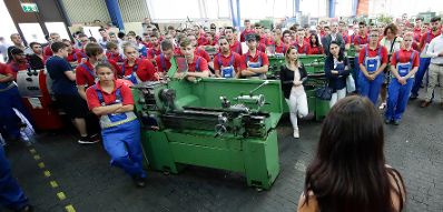 Am 30. August 2017 besuchte Staatssekret&auml;rin Muna Duzdar eine &Ouml;BB Lehrwerkstatt in Wien-Floridsdorf.